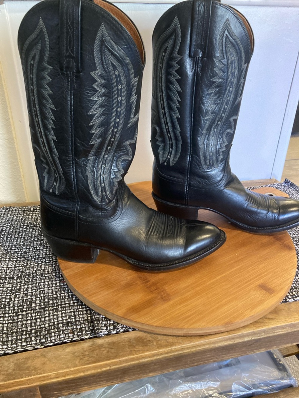 Lucchese women’s leather cowboy boot. - Picture 3 of 7